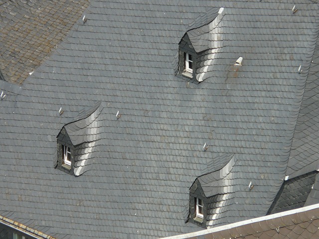 rooferroofingslate-roofslate-roof-repair-640x480-4216802.jpeg