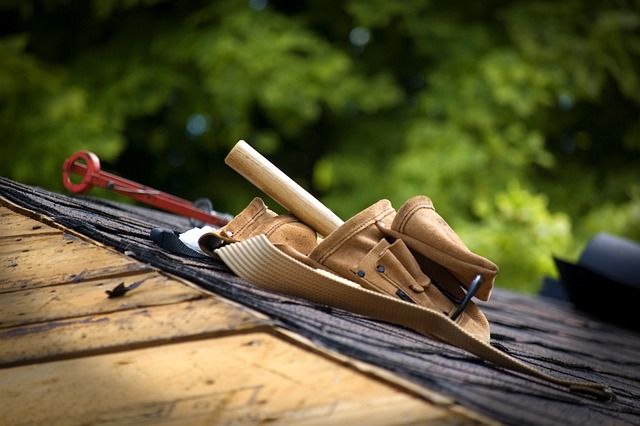 rooferroofingslate-roofslate-roof-repair-640x480-52956941.jpeg