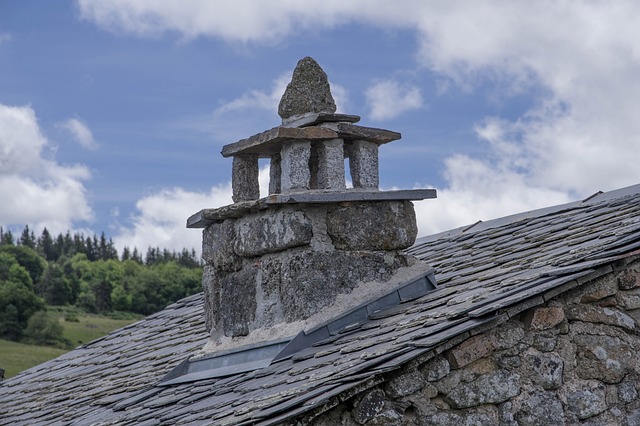 rooferroofingslate-roofslate-roof-repair-640x480-97100278.jpeg
