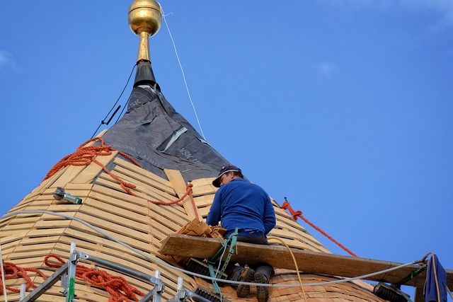 rooferroofingslate-roofslate-roof-repair-640x480-93831958.jpeg