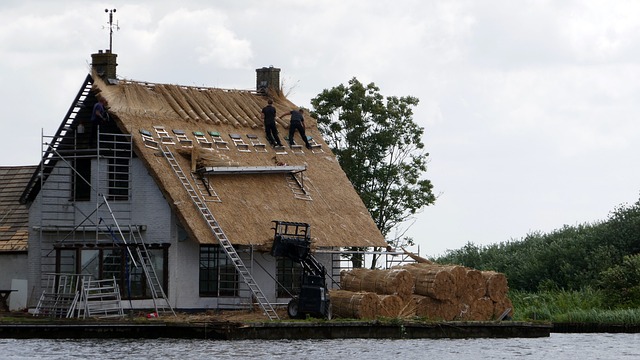 rooferroofingslate-roofslate-roof-repair-640x480-75149546.jpeg