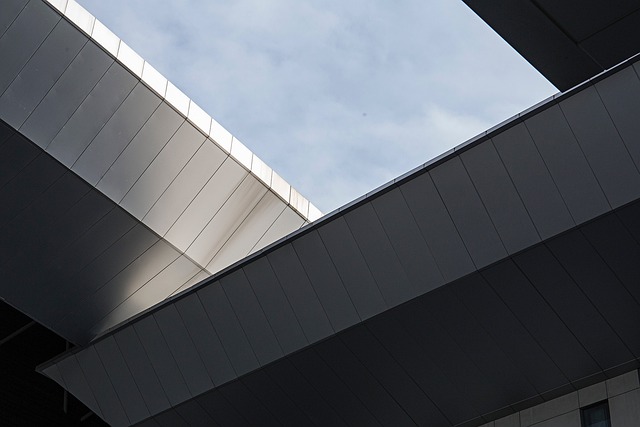 rooferroofingsteel-roofsteel-roof-repair-640x480-99622423.jpeg