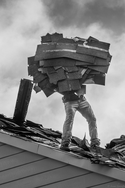 roofer-640x480-37829095.jpeg