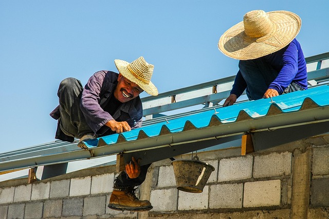 roofer-640x480-15292887.jpeg