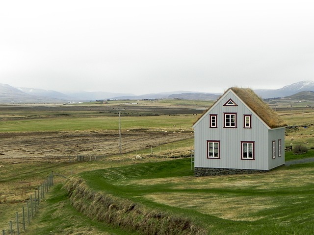 steel-roof-installation-640x480-79618791.jpeg