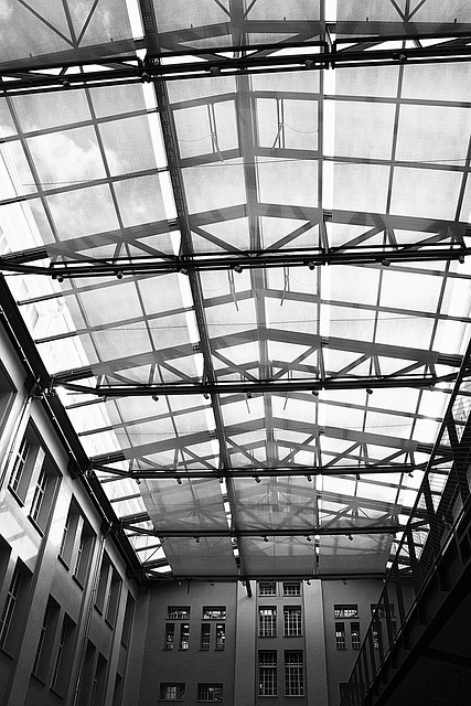 steel-roof-installation-640x480-22433147.jpeg